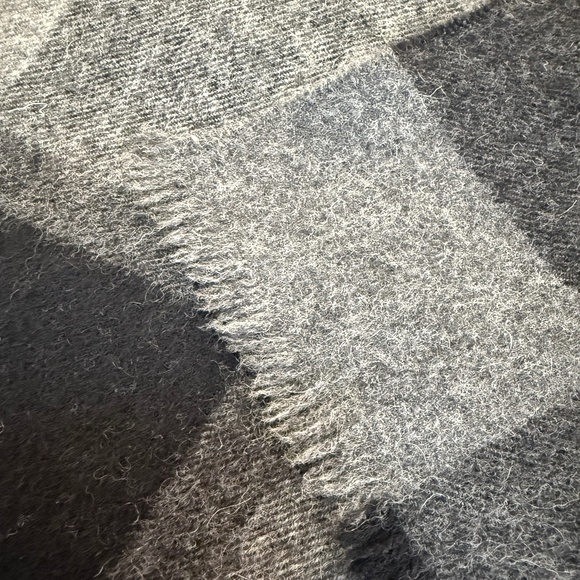 Coach Wool Cashmere Grey Plaid Scarf – Soft Winter Wrap – 70” x 20” - Picture 9 of 9